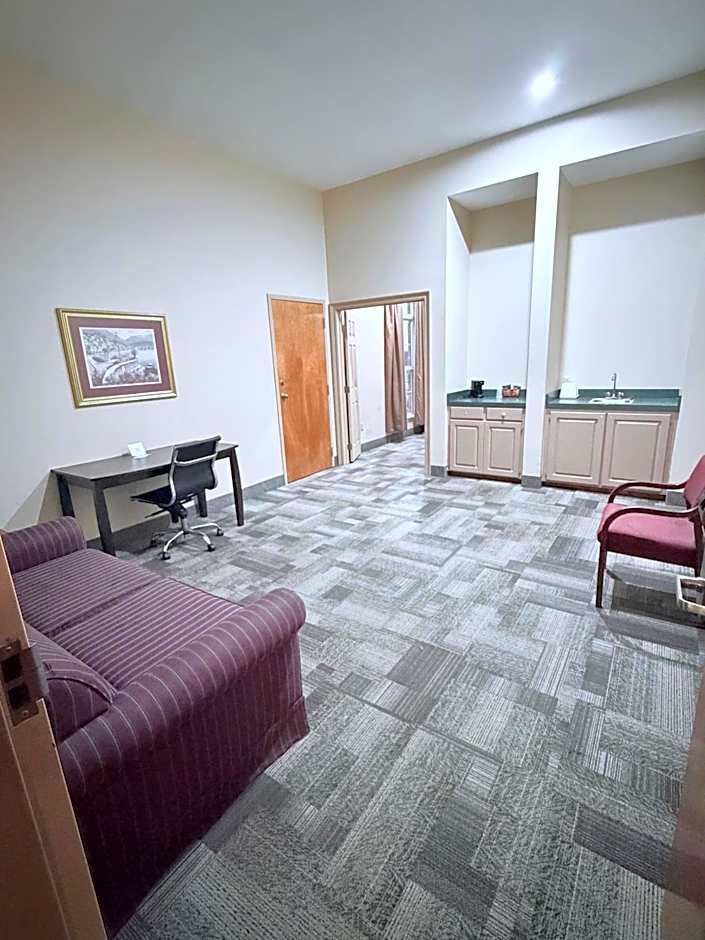 COLLINS INN & SUITES