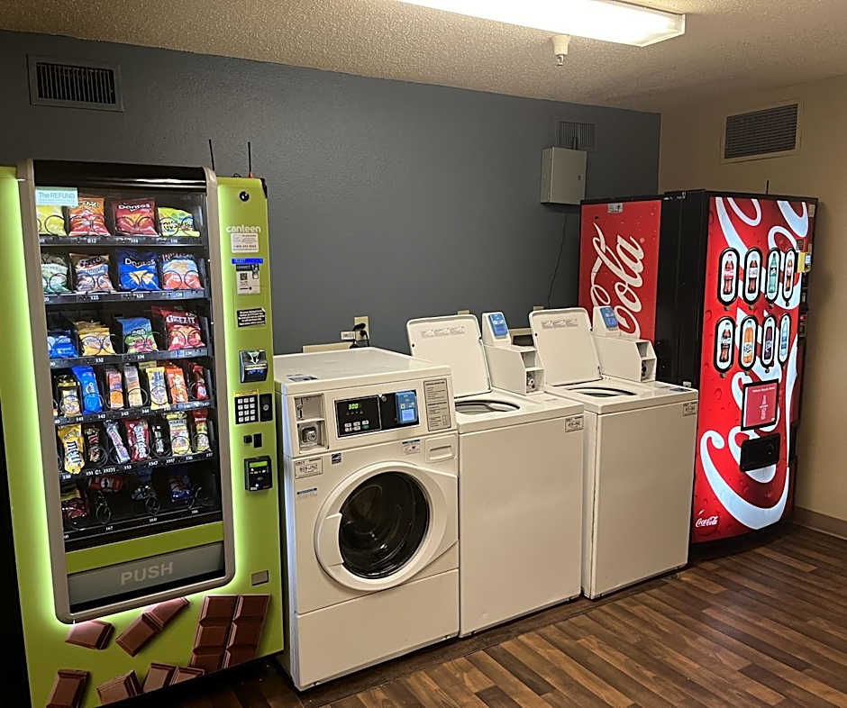 HomeTowne Studios & Suites by Red Roof Greensboro