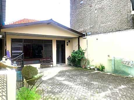 OYO 93864 Wisma Gading Syariah