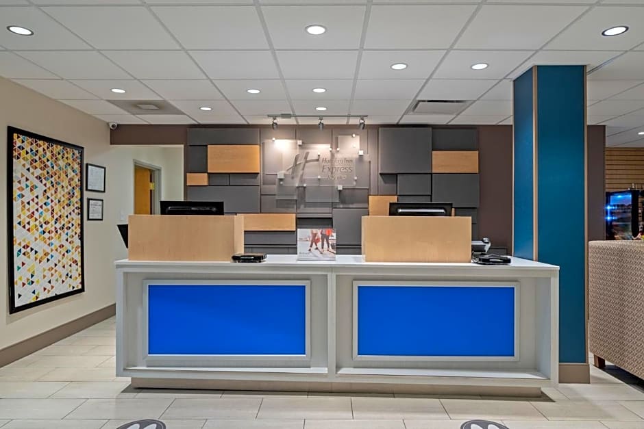 Holiday Inn Express Hotel & Suites Woodbridge by IHG