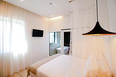 Deluxe Double Room with Bath