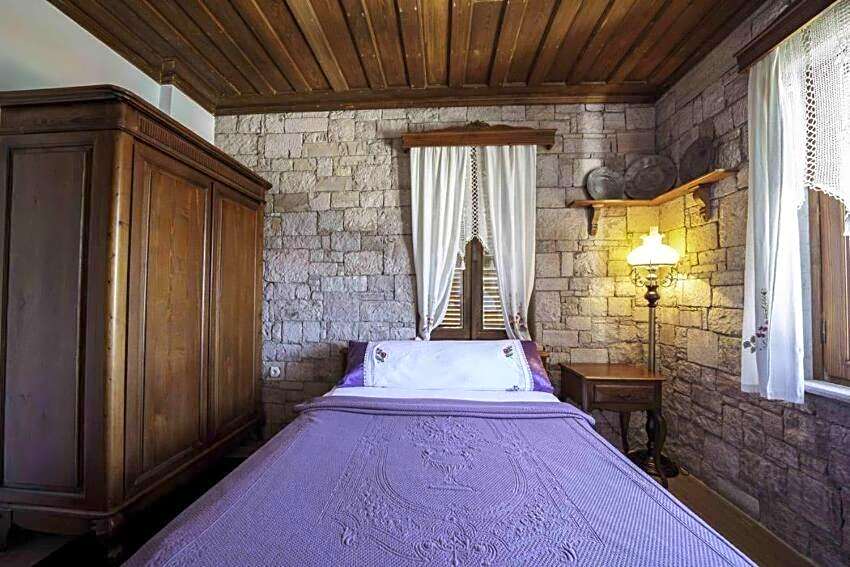 Cunda Tas Konak Otel