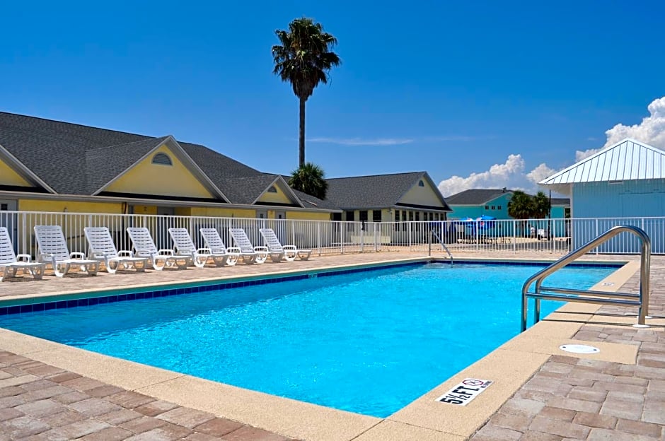 Travelodge by Wyndham Panama City Beach / Beachfront