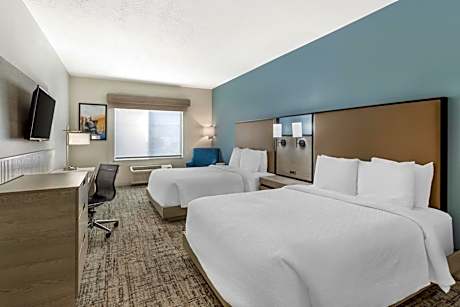 Queen Room with Two Queen Beds and Bath Tub - Disability Access/Non-Smoking