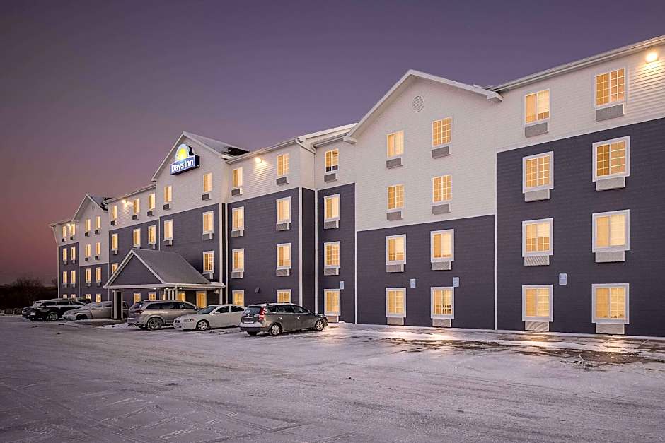 Days Inn & Suites by Wyndham Rochester South