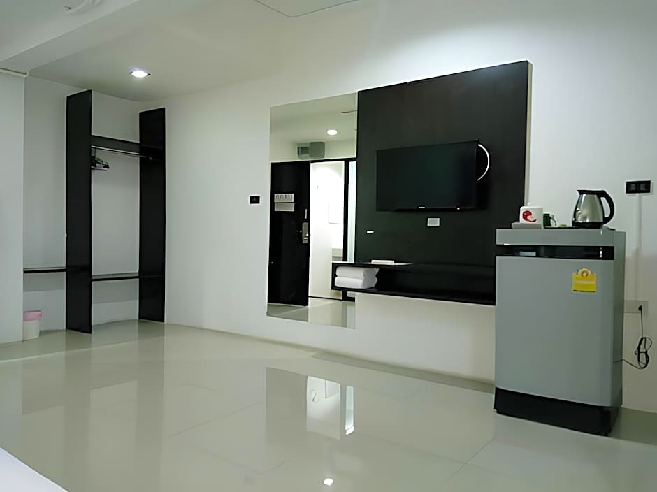 IZEN Budget Hotel & Residences