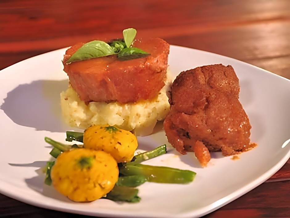 Bateleur Tented Safari Lodge and Bush Spa