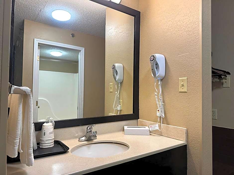 Super 8 by Wyndham Booneville