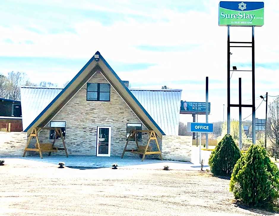 Montgomery Inn & Suites