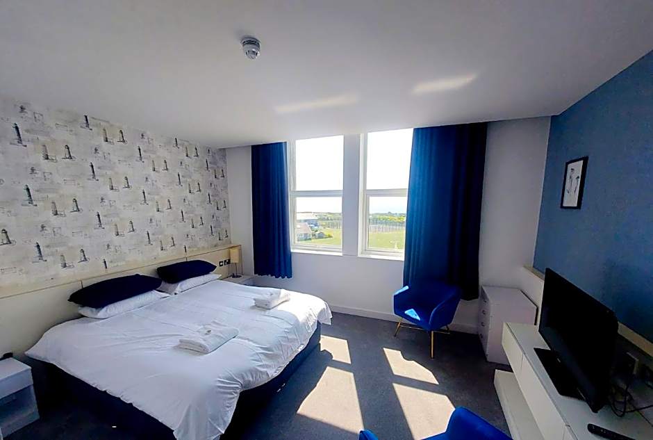 Admiralty Hotel & Restaurant