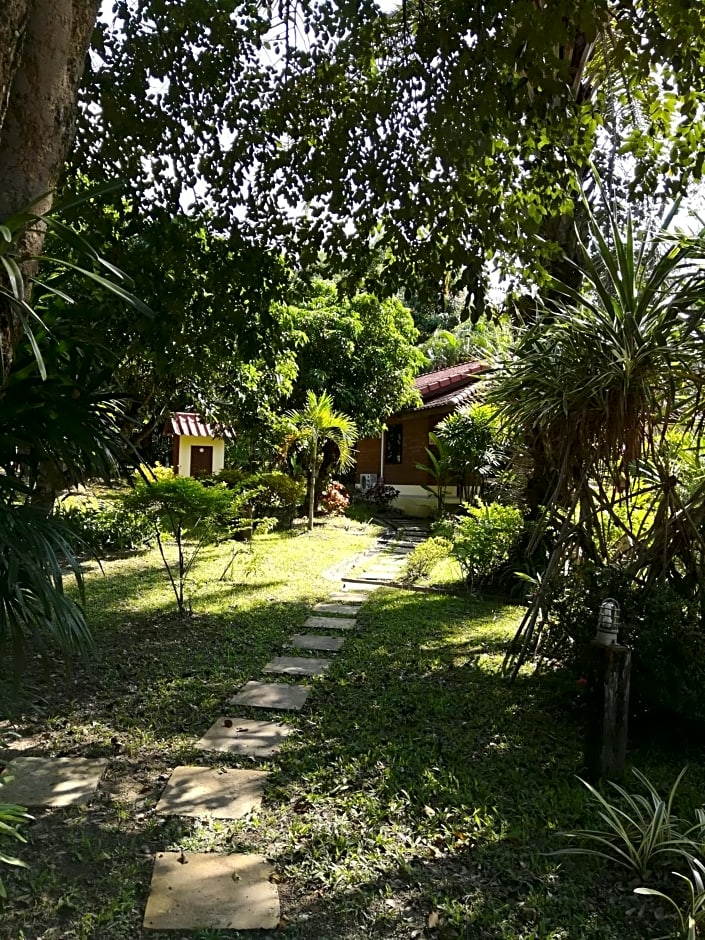 Khoom Kam Kaew