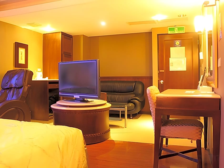 Beverly commercial motel