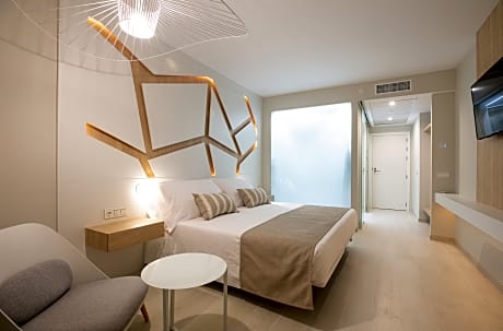 UNCOVER DOUBLE WITH BALCONY 3 ADULTS