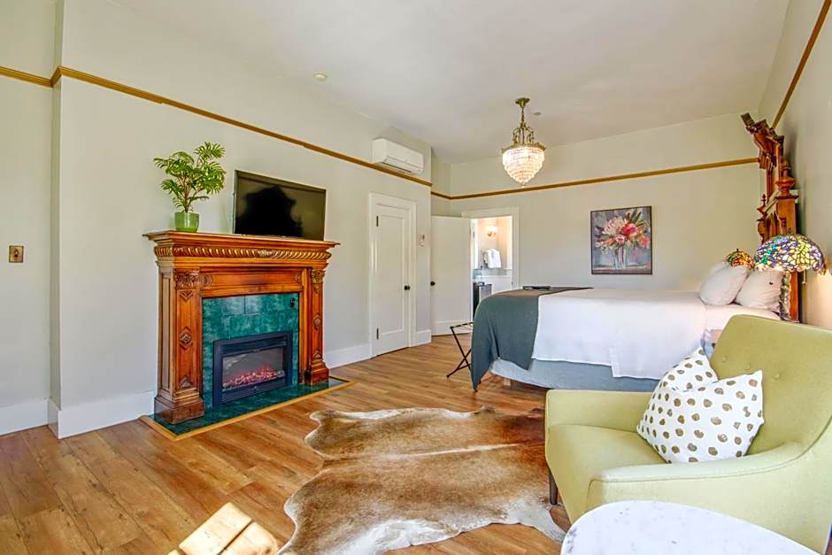 Cedar Gables Inn