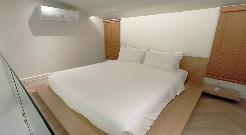 Double Bed Hotel