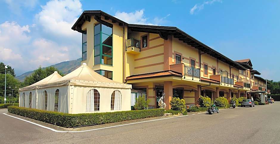 Photo 1 of 50 of Vald Hotel