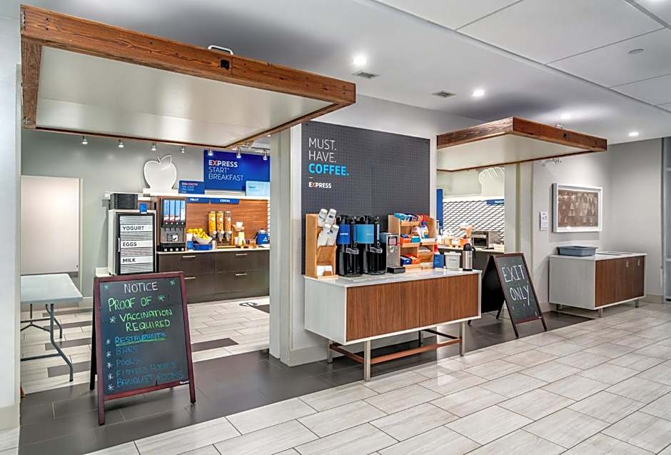 Holiday Inn Express & Suites Brandon By IHG