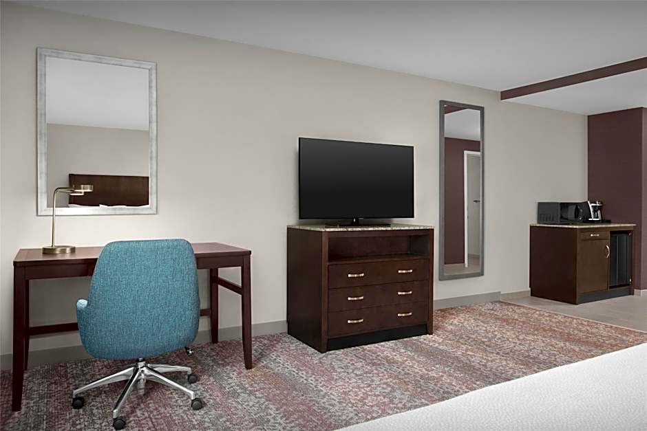 Photo 1 of 7 of 2 Queen Beds, Hearing/Mobility Accessible