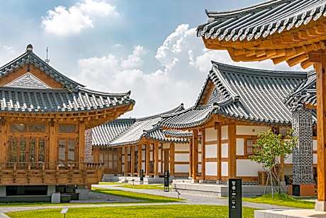 NamWon YeChon Traditional Hanok experience facility