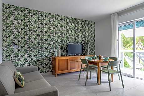 One-Bedroom Apartment - Sea Side