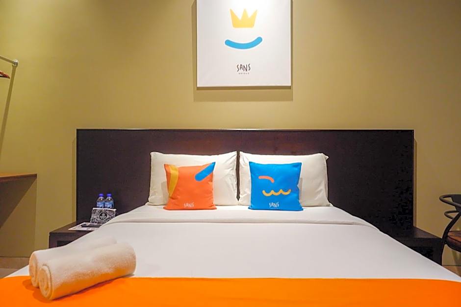 Sans Hotel Empress Simpang Lima