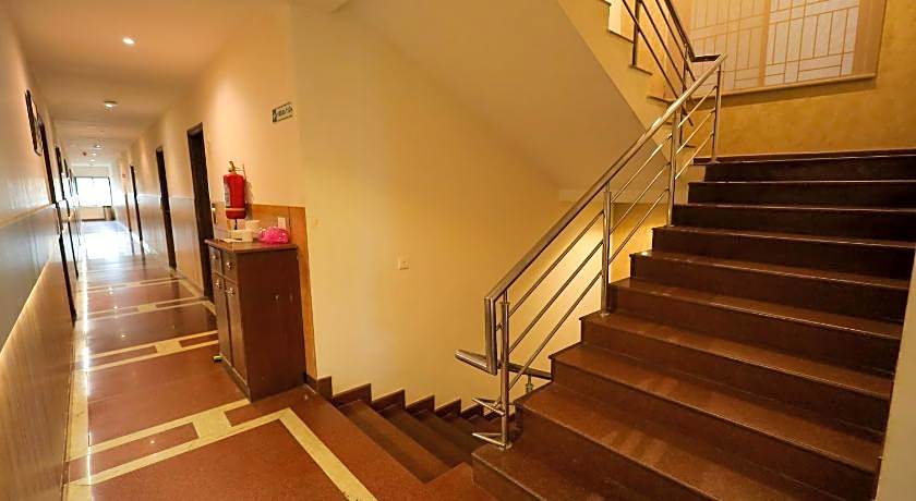 Metro Plaza Hotel by RAK Rooms