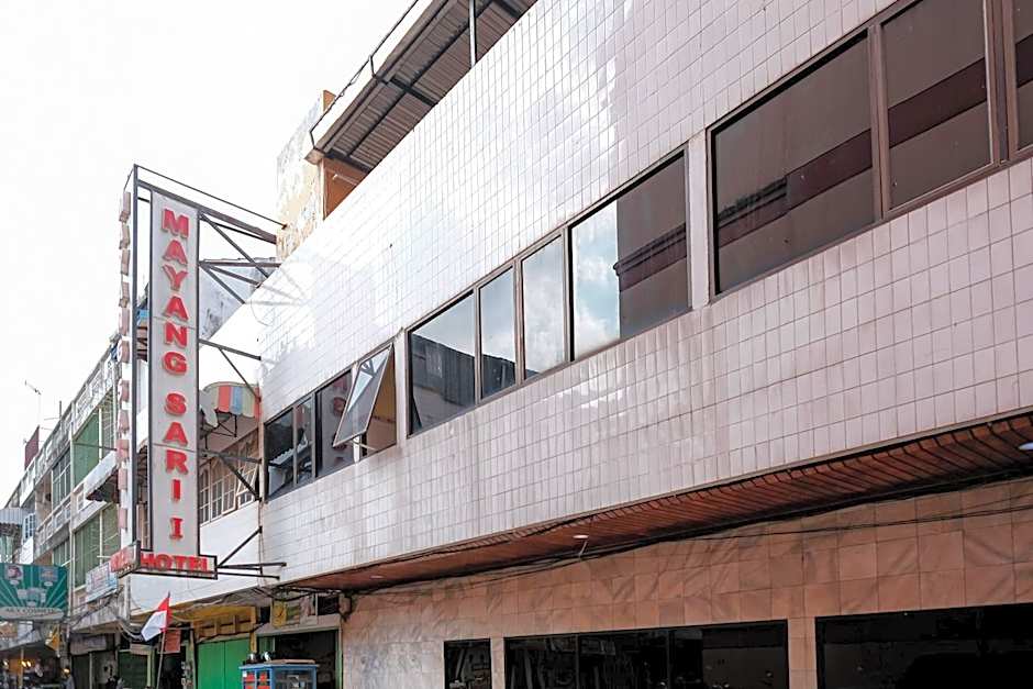 RedDoorz at Hotel Mayang Sari 1