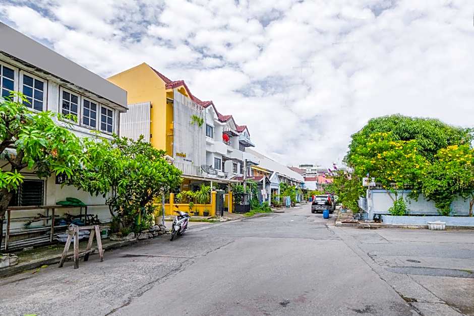 Chom’s House @sapanmai – Bangkok, NY