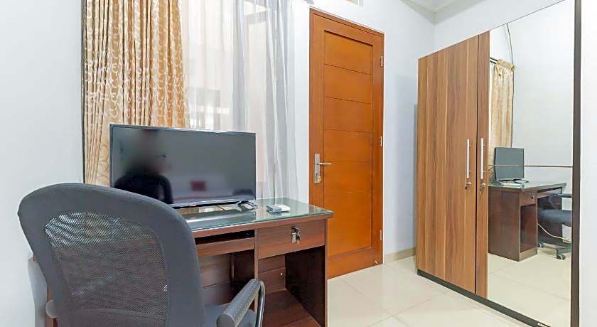 RedDoorz near Kiara Artha Park