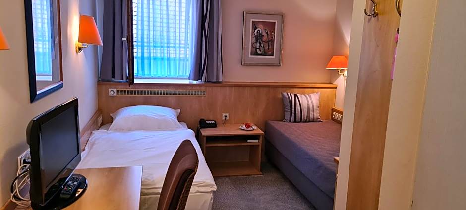 Hotel Garni "Am Ellinger Tor"