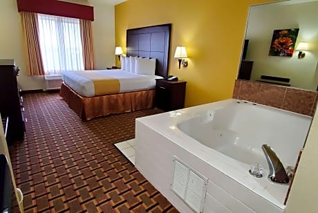 1 King Bed, Non-Smoking, Jacuzzi, Wireless High-Speed Internet Access, Microwave And Refrigerator, C