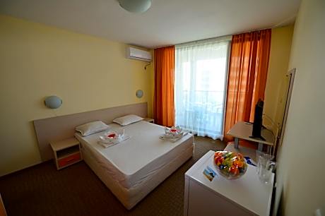 Two-Bedroom Apartment (4 Adults + 1 Child)