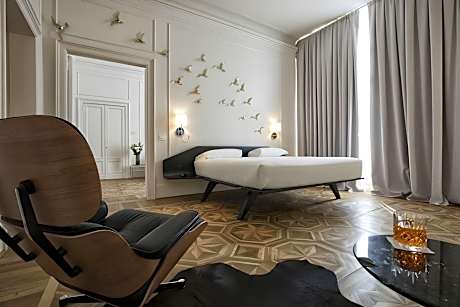 Annex Royal Suite with Jacuzzi and Balcony