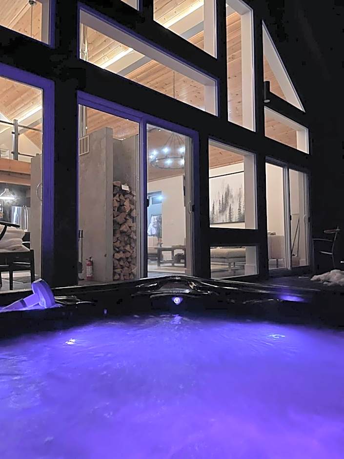 Luxury Tobermory Retreat Modern Home and Hot Tub