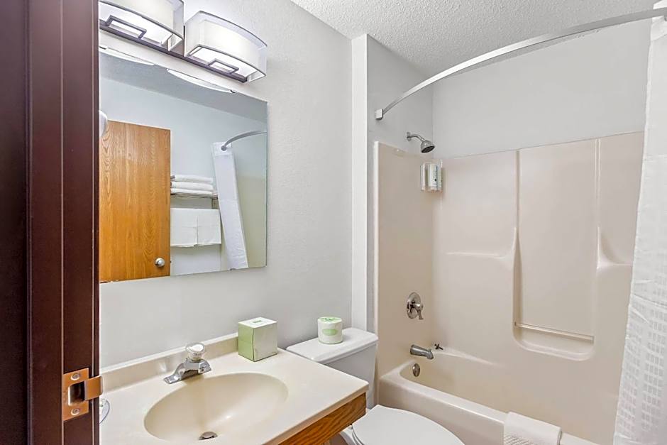 Quality Inn & Suites Howe - Sturgis