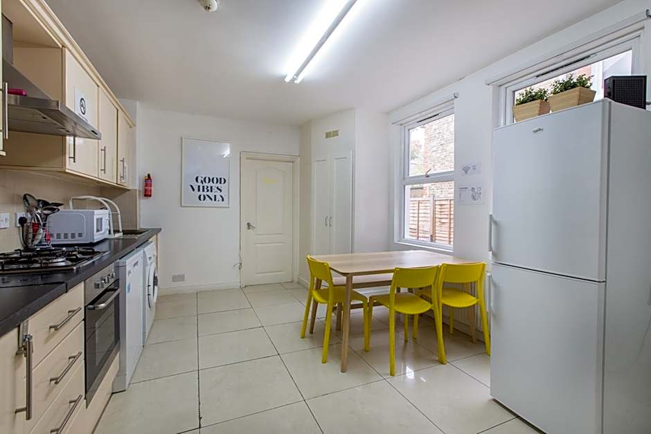 Tooting Broadway Studios & Rooms by PrimeCityHosts