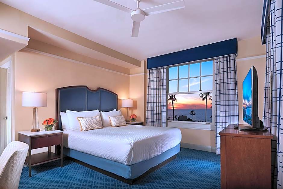 Photo 1 of 4 of 1 King Bed, Ocean View
