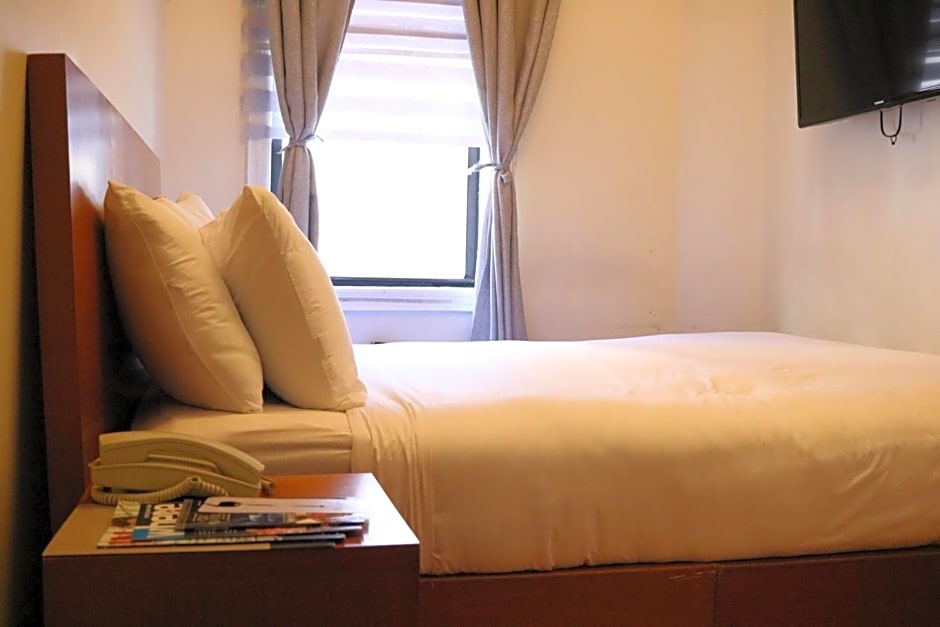 Midtown West Hotel