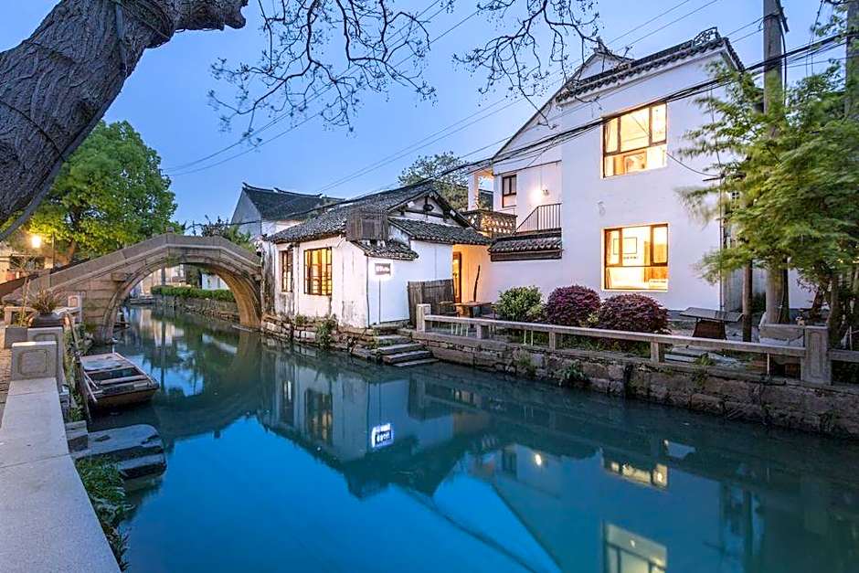 Show Year Reminiscence Hotel