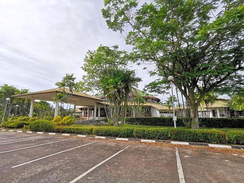 OYO 89972 Borneo Paradise Beach Hotel