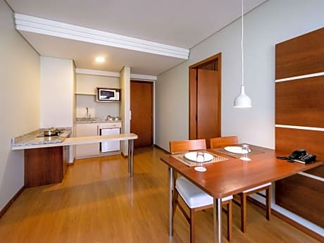 DOUBLE WITH DOUBLE BED