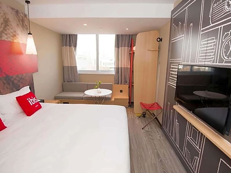 ibis Luoyang Baolong Square Hotel