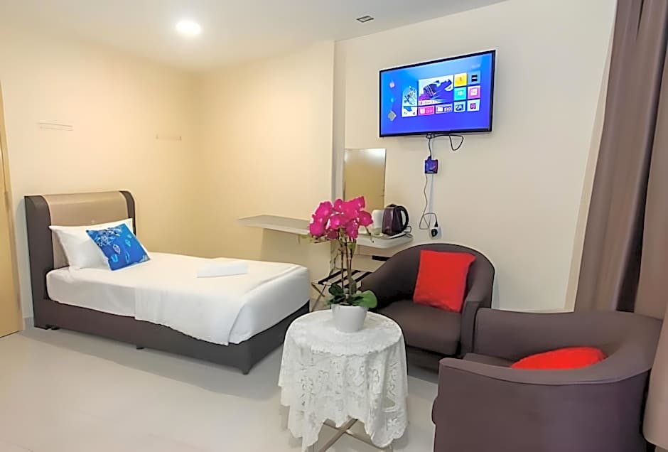 Southern Tip Hotel - City & 100m walk to McDonald's & FREE DOBI