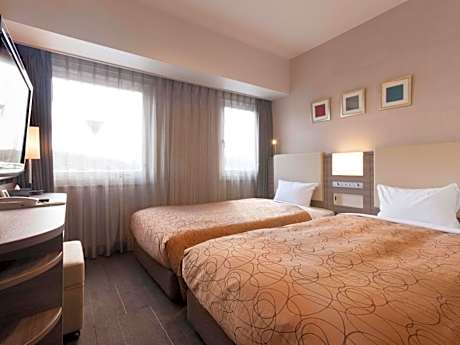 Hollywood Twin Room with Sea View - Non-Smoking