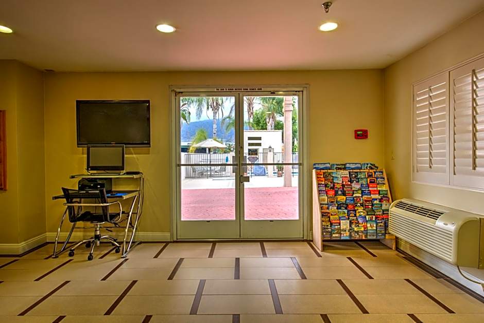 Burbank Inn and Suites