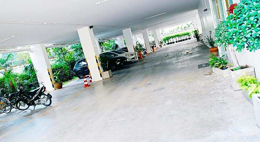 Riski Residence Ngamwongwan