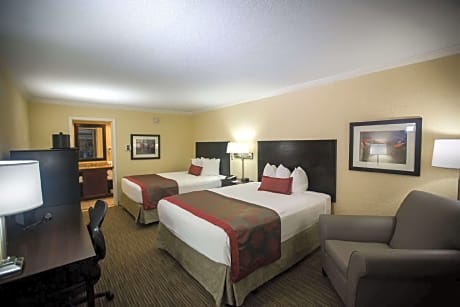 2 Queen Beds Pet-Friendly Non-Smoking