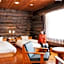 Log Hotel The Maple Lodge