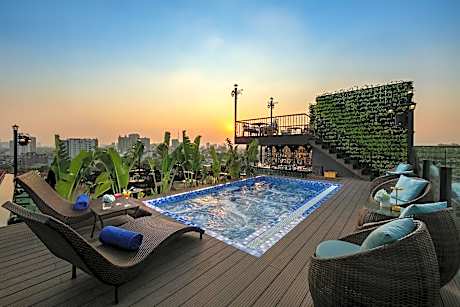 May De Ville Corner Hotel