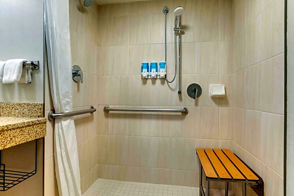Drury Inn & Suites St. Louis St. Peters